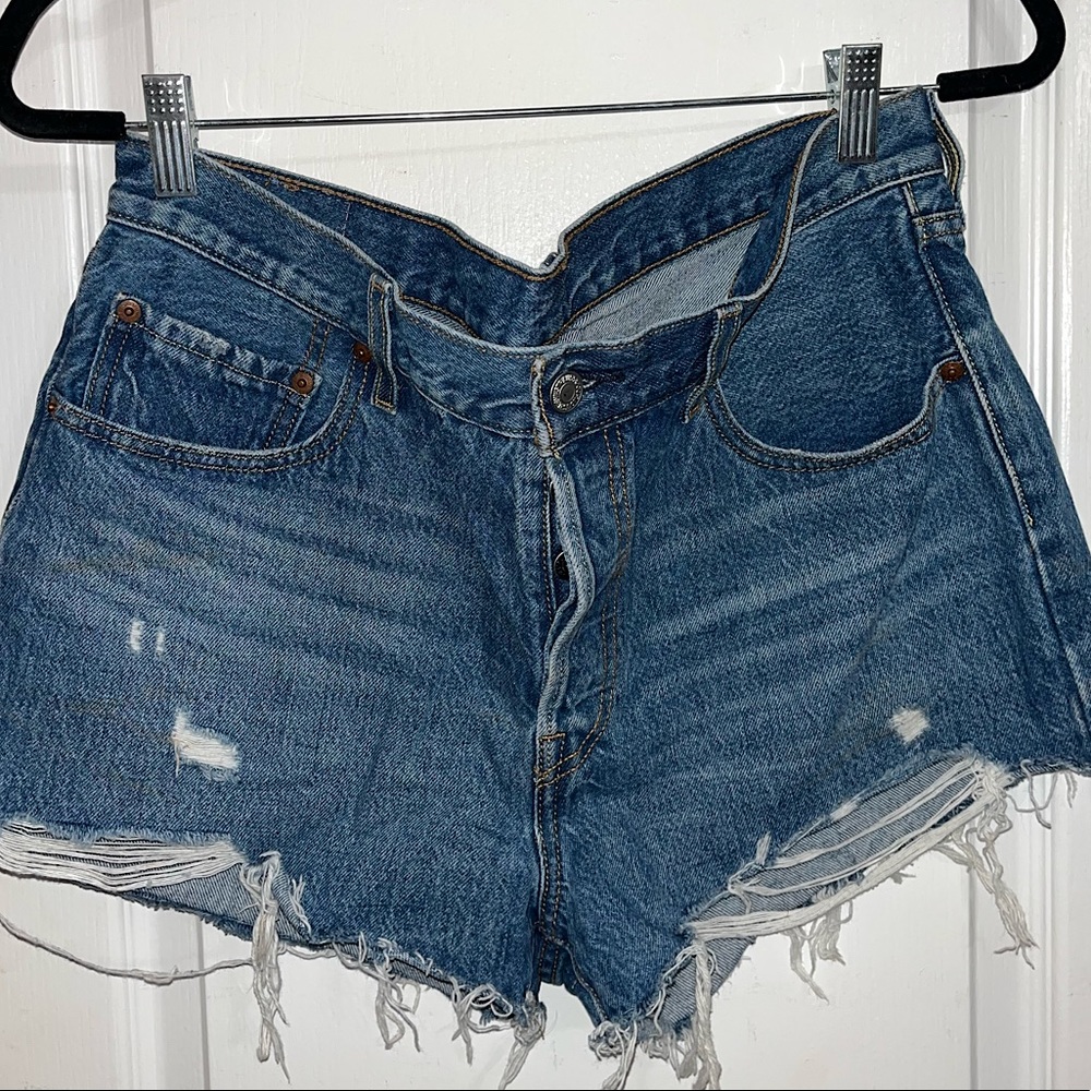 Levi’s High Waisted Vintage Distressed Medium Wash Denim Shorts — 31